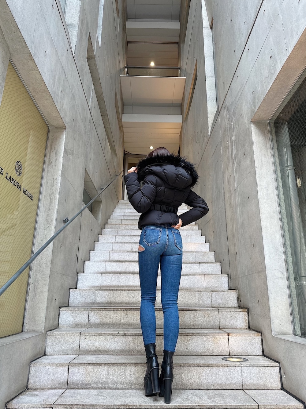 「GYDAのGGベルト付SHORT中綿コート（その他アウター、ブラック系）」を使った、mikuさん（レディース・160cm）の冬コーディネートの2枚目の写真