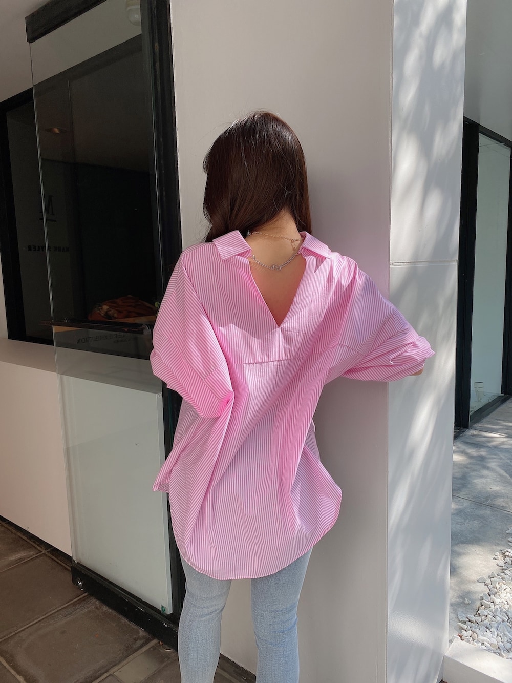 「GYDAのBACK GGチェーンLOOSEシャツ（シャツ/ブラウス、ピンク系）」を使った、mikuさん（レディース・160cm）の冬コーディネートの2枚目の写真