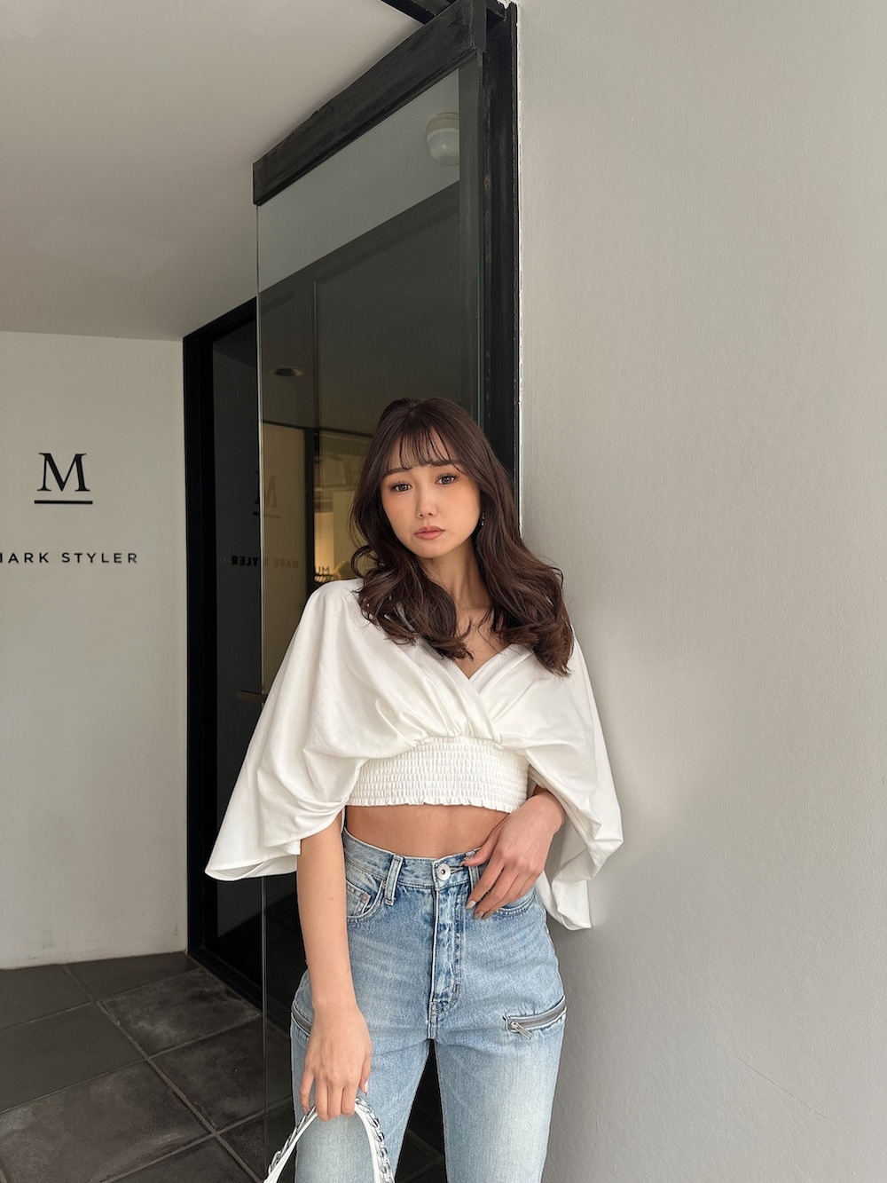 「GYDAの2WAYスリーブカシュクールドルマンカットTOPS（Tシャツ/カットソー、ホワイト系）」を使った、mikuさん（レディース・160cm）の春コーディネートの3枚目の写真