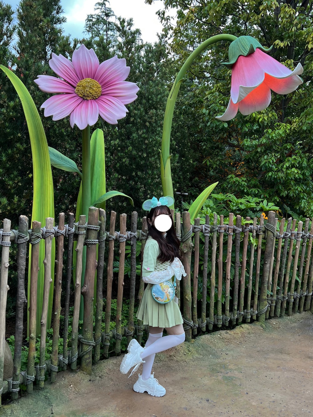 「低身長、グリーン、緑、ディズニーコーデ、ディズニーシー、disney、ティンカーベル、グレイル、GRL、カチューシャ、パール、ビスチェ、プリーツスカート、厚底シューズ、シースルーソックス」｜「GRLのアイテム（トップス、グリーン系）」を使った、モエさん（レディース・148cm）の夏コーディネートの2枚目の写真