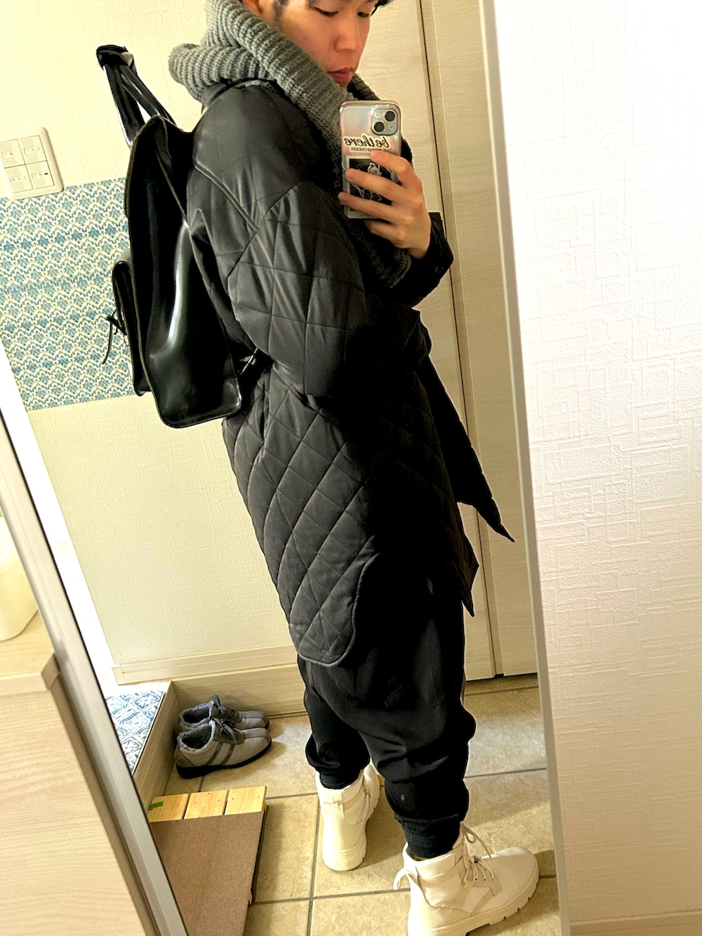 「ロングコート、黒、Dr.Martens、ハイカット、ブーツ、新星WEARISTAにエントリー」｜「MOTTOのアイテム（ナイロンジャケット、ブラック系）」を使った、ラダバンプさん（メンズ・167cm）の冬コーディネートの2枚目の写真