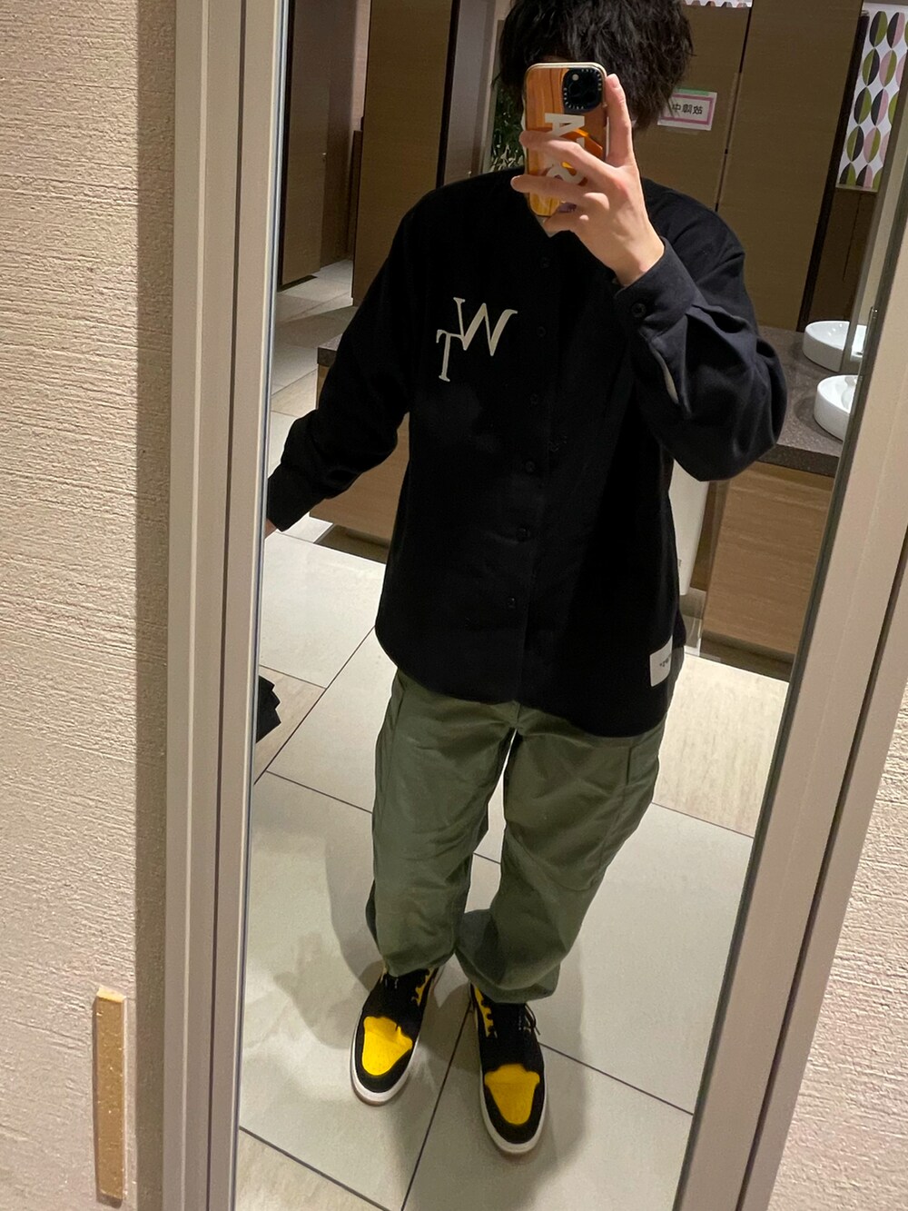 「おしゃれさんと繋がりたい、休日コーデ、秋冬コーデ、秋、wtaps、NIKE」｜「WTAPSのアイテム（その他アウター、ブラック系）」を使った、TSUNEさん（メンズ・175cm）の秋コーディネートの2枚目の写真