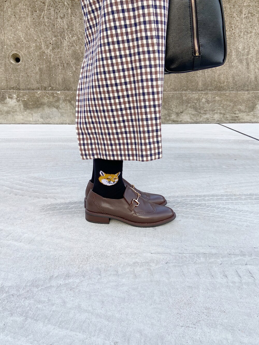 「あしながおじさん、あしながおじさんの靴、足が痛くならない靴、ローファー、秋服、初秋コーデ、大人女子、シースルー、タイトスカート、ベレー帽、ボストンバッグ、クラシカル」｜「FRAMeWORKのアイテム（ハンチング/ベレー帽、ブラック系）」を使った、きゃのさん（レディース・155cm）の秋コーディネートの4枚目の写真