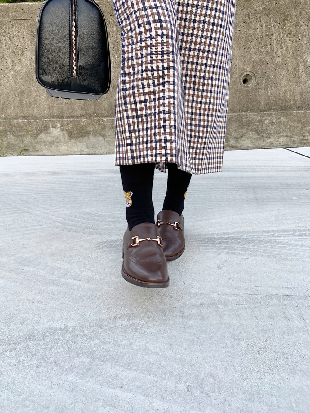 「あしながおじさん、あしながおじさんの靴、足が痛くならない靴、ローファー、秋服、初秋コーデ、大人女子、シースルー、タイトスカート、ベレー帽、ボストンバッグ、クラシカル」｜「FRAMeWORKのアイテム（ハンチング/ベレー帽、ブラック系）」を使った、きゃのさん（レディース・155cm）の秋コーディネートの5枚目の写真