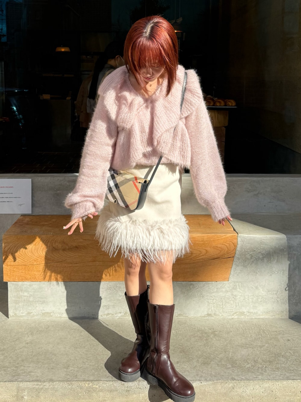 「真冬のあったかスタイル、休日スタイル、オトナ女子、大人可愛い、低身長コーデ、スカート、ニット」｜「moment+のキャットヤーンクロスフリルニットプルオーバー（ニット/セーター、ピンク系）」を使った、うざみちゃん🦈さん（レディース・158cm）の冬コーディネートの2枚目の写真