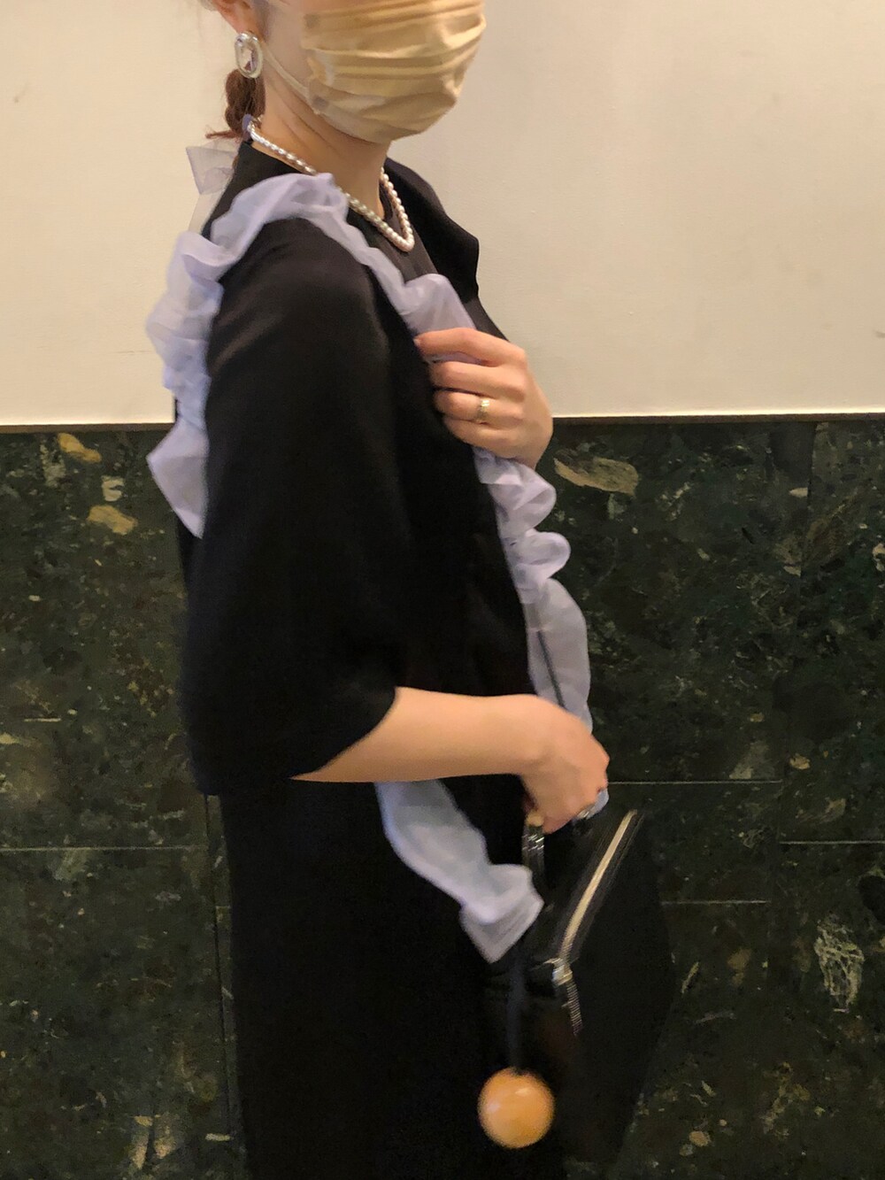 「結婚式、お呼ばれスタイル、モノトーン、ラベンダー、オーガンジー、ヘアアレンジ」｜「Building Blockの＜BUILDING BLOCK＞BOX レザーショルダーバッグ Ψ（ショルダーバッグ、ブラック系）」を使った、Shihoさん（レディース・159cm）の春コーディネートの3枚目の写真