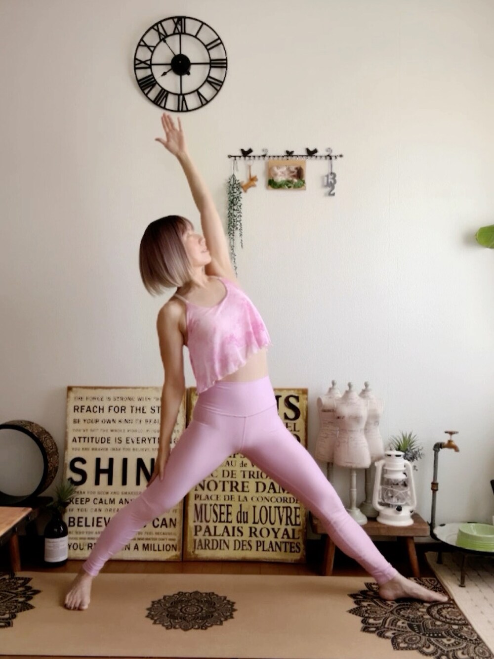 Alo Yogaのレギンス/スパッツを使った人気ファッション