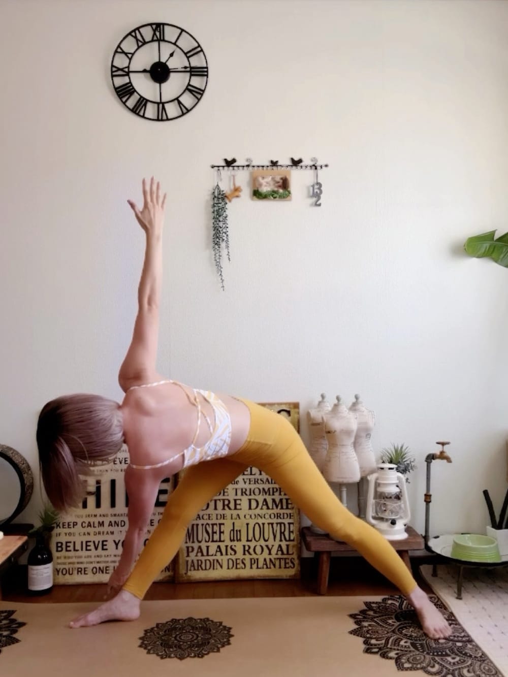 「ヨガ、ヨガウェア、ヨガレギンス、YOGA、yoga wear、ZOMIGEN」｜「ZOMIGENのZOMIGEN｜柄物ヨガセットアップ　レギンス スパッツ レディース カップ付きヨガウェアブラトップス+パンツレギンス（レギンス/スパッツ、イエロー系）」を使った、𝓮𝓽𝓼𝓾*さん（レディース・157cm）の夏コーディネートの4枚目の写真