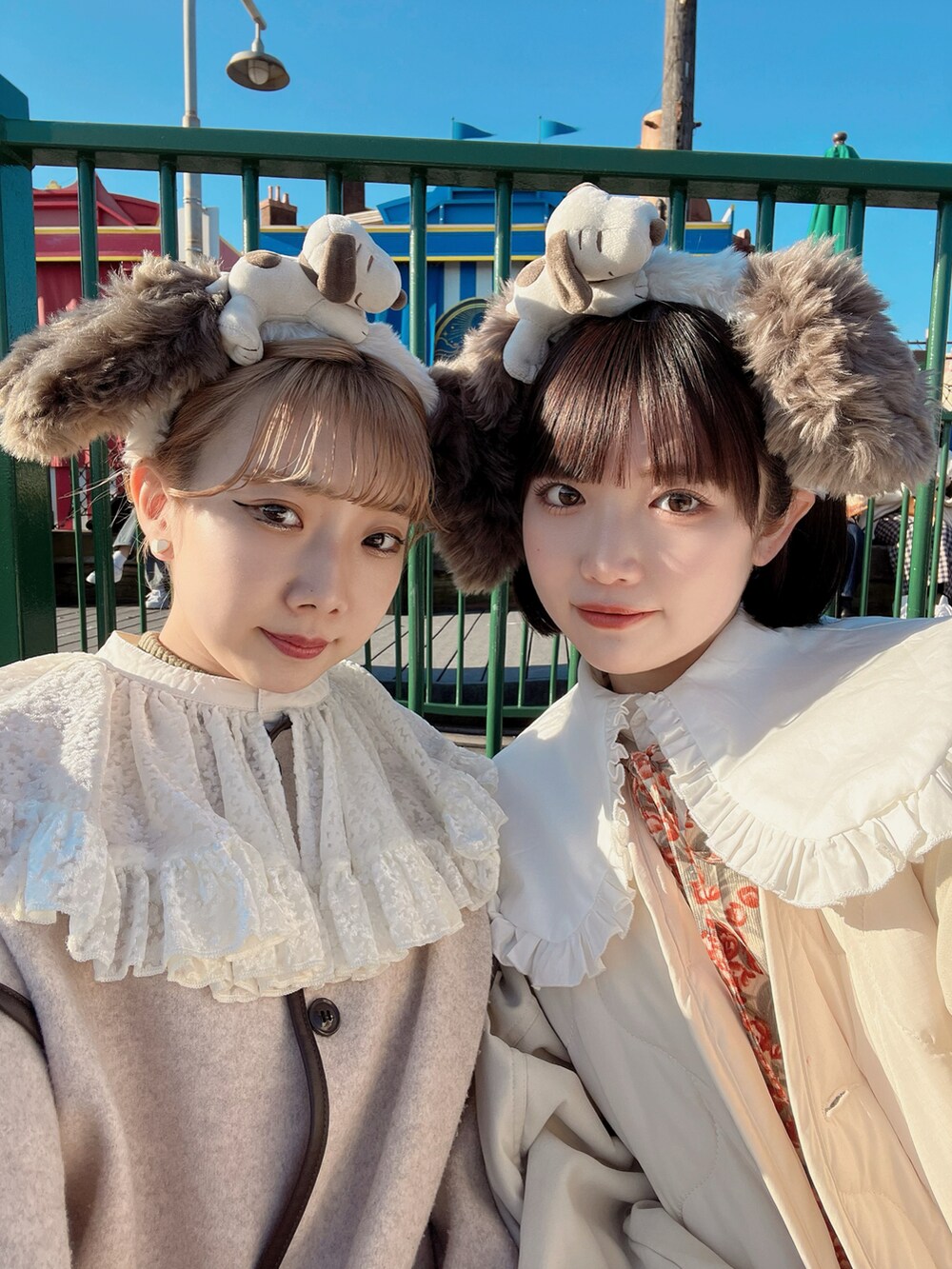 「冬を彩る色いろコーデ、ユニバ、ユニバコーデ、ビッグカラー、フォローミー、高身長コーデ、淡色女子、花柄」｜「merry jennyのtulipリボンワンピース（ワンピース、オレンジ系）」を使った、manaさん（レディース・165cm）の冬コーディネートの2枚目の写真