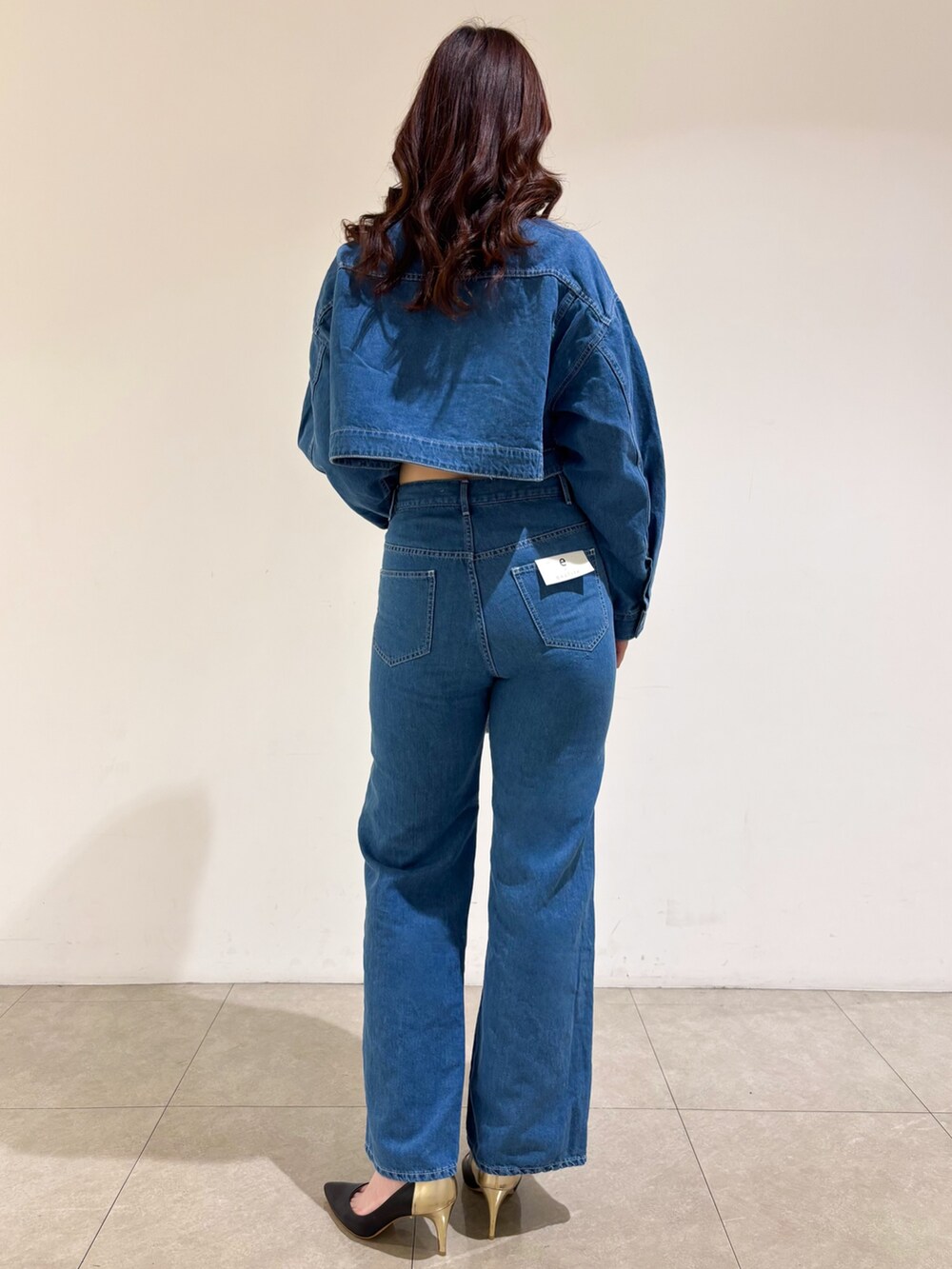 「セットアップ、デニム、デニムパンツ、デニムジャケット、春コーデ、クロップドトップス、おでかけコーデ、春服コーデ、オトナ女子、ワイドデニム」｜「qualiteの【e×ｶﾘﾃ】ｺｯﾄﾝﾘﾈﾝﾃﾞﾆﾑｼﾞｬｹｯﾄ（デニムジャケット、ブルー系）」を使った、Shihoさん（レディース・168cm）の春コーディネートの2枚目の写真