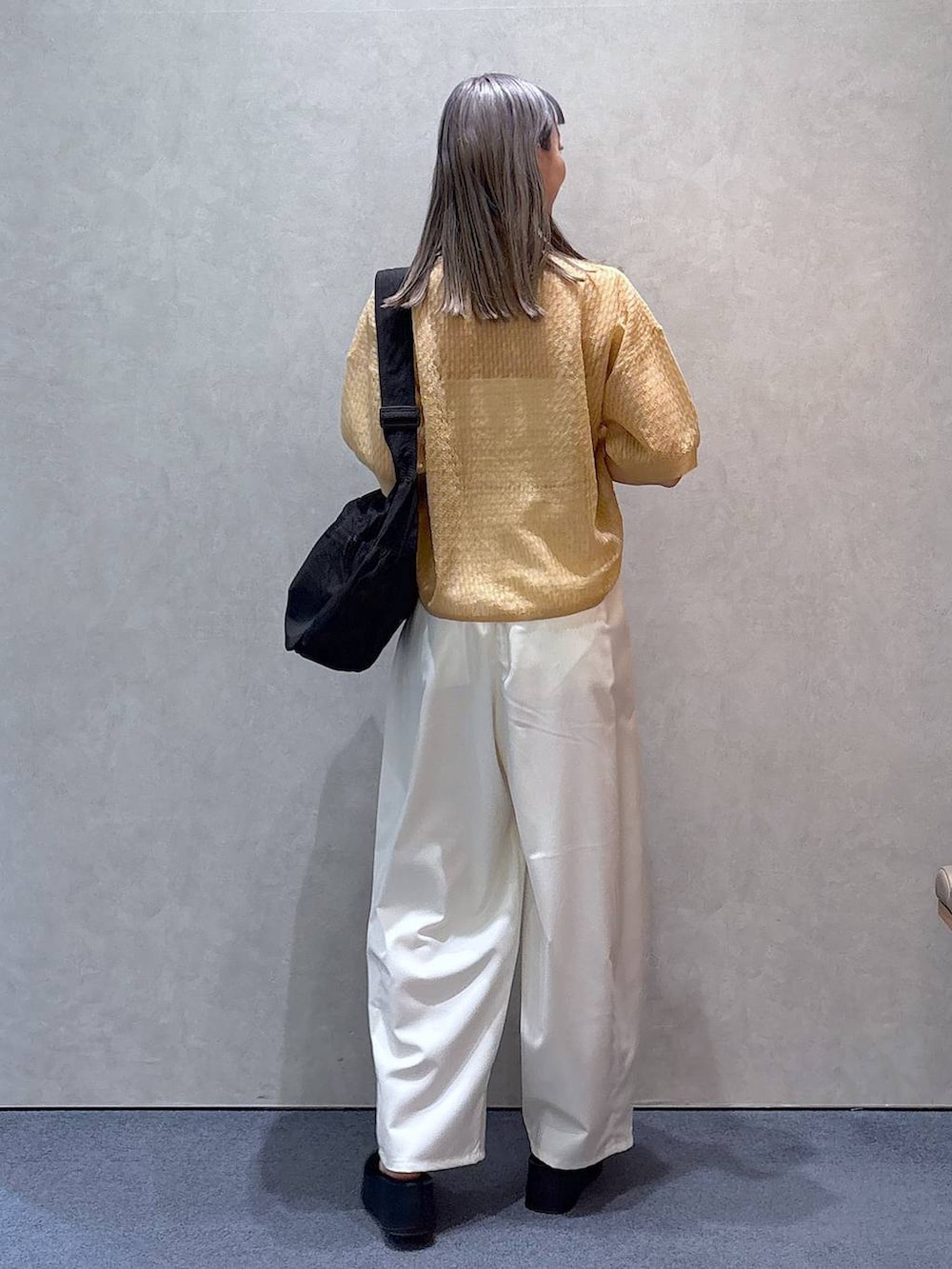 「夏コーデ、ニット、ワイドパンツ、カジュアル、サンダル、ガーリー、きれいめ、ナチュラル、ローリーズスタイル_LOWRYS FARM、大人女子カジュアル_LOWRYS FARM、LOWRYS FARM」｜「LOWRYS FARMのカンドウフィットニットサンダル 283661（サンダル、ブラック系）」を使った、ほりんさん（レディース・160cm）の春コーディネートの5枚目の写真