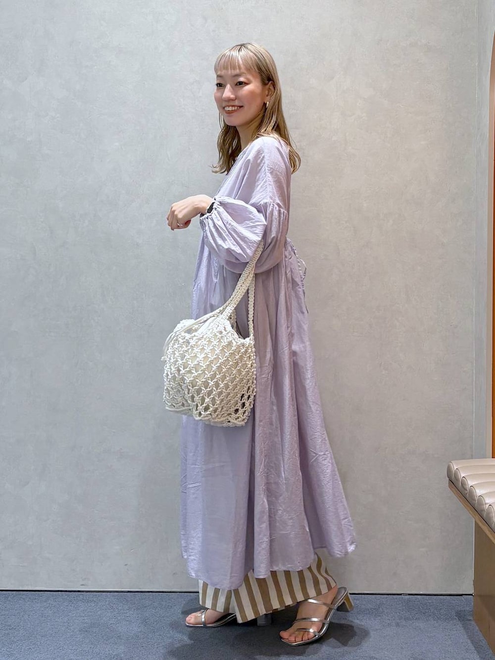 「ガーリー、きれいめ、ナチュラル、ローリーズスタイル_LOWRYS FARM、大人女子カジュアル_LOWRYS FARM、LOWRYS FARM、ワンピース、夏コーデ、ゆったり、カジュアル、ワイドパンツ、楽ちんコーデ、体型カバー」｜「LOWRYS FARMのホップサックイージーパンツ 253262（その他パンツ、その他）」を使った、ほりんさん（レディース・160cm）の春コーディネートの4枚目の写真