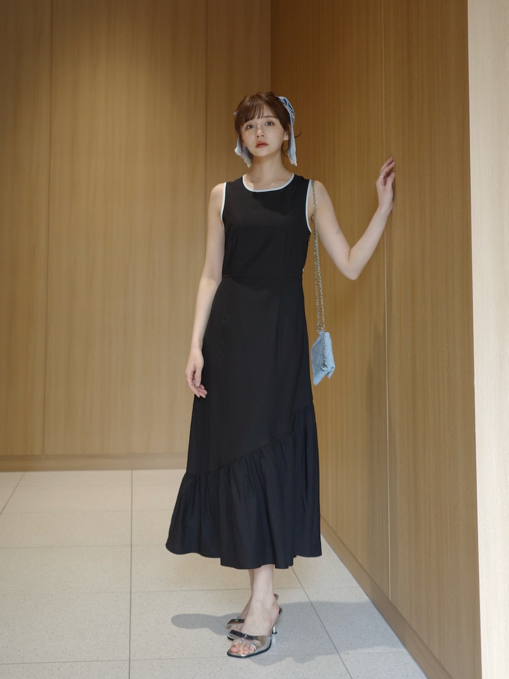 back cut onepiece／バックデザインノースリーブワンピースを使った