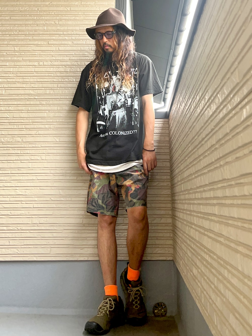 「古着、古着MIX、ヴィンテージ、BiSH、夏コーデ、大人コーデ、バンドT、タンパンスタイル」｜「BiSHのアイテム（Tシャツ/カットソー、ブラック系）」を使った、higerinseさん（メンズ・170cm）の夏コーディネートの2枚目の写真