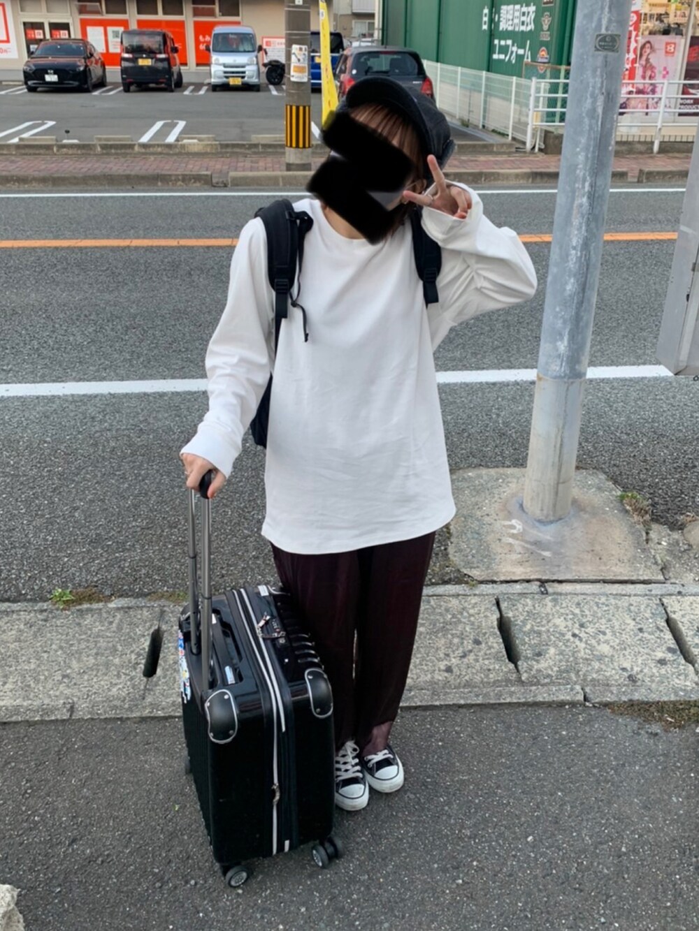 「CONVERSEのCONVERSE コンバース オール スター オックス / ALL STAR OX(BLACK) 32160321（スニーカー、ブラック系）」を使った、りほさん（レディース・155cm）の春コーディネートの2枚目の写真