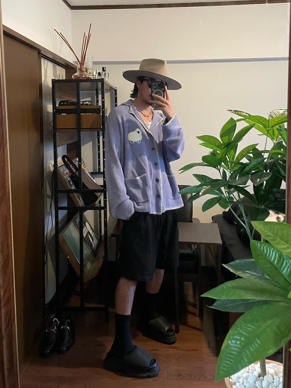 「TASTE by Knitの【TASTE by Knit】Mexican Knit jacket（テーラードジャケット、パープル系）」を使った、qsssy さん（メンズ・160cm）の春コーディネートの2枚目の写真