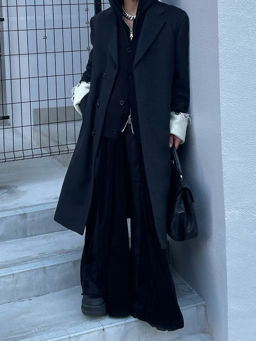 「TASTE by Knitの【TASTE by Knit】Color sleeve line cardigan（カーディガン/ボレロ、ブラック系）」を使った、qsssy さん（メンズ・160cm）の冬コーディネートの2枚目の写真