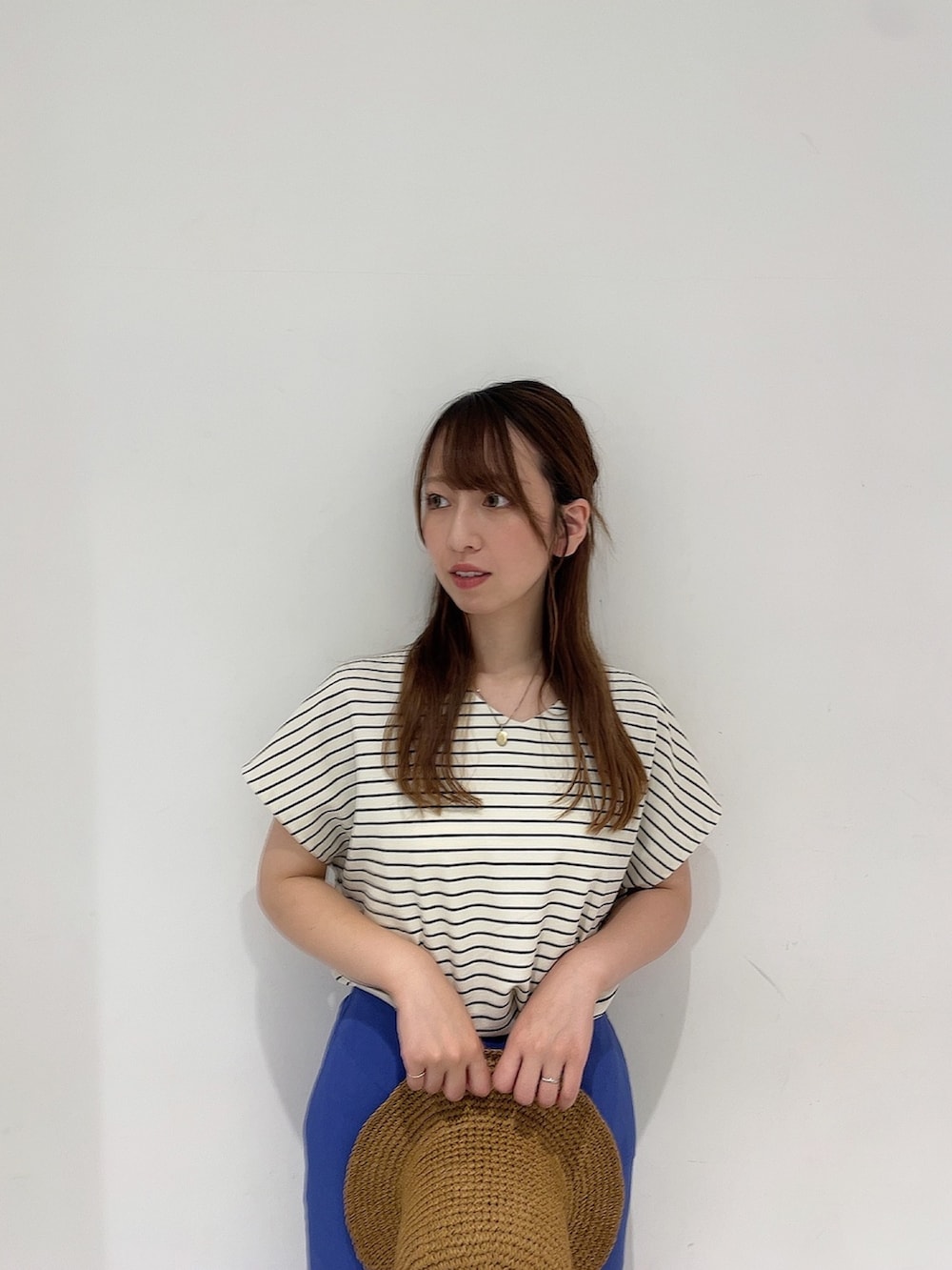 「夏コーデ、おしゃ見えテクニック、お出かけコーデ、サンダル、ラクチンコーデ、オフィスカジュアル、大人かわいい、スカートスタイル、低身長コーデ、今日のコーデ、ママコーデ」｜「SENSE OF PLACE by URBAN RESEARCHの『UR TECH DRYLUXE』リネンライクアシンメトリースカート（スカート、ブルー系）」を使った、Maiさん（レディース・156cm）の夏コーディネートの5枚目の写真