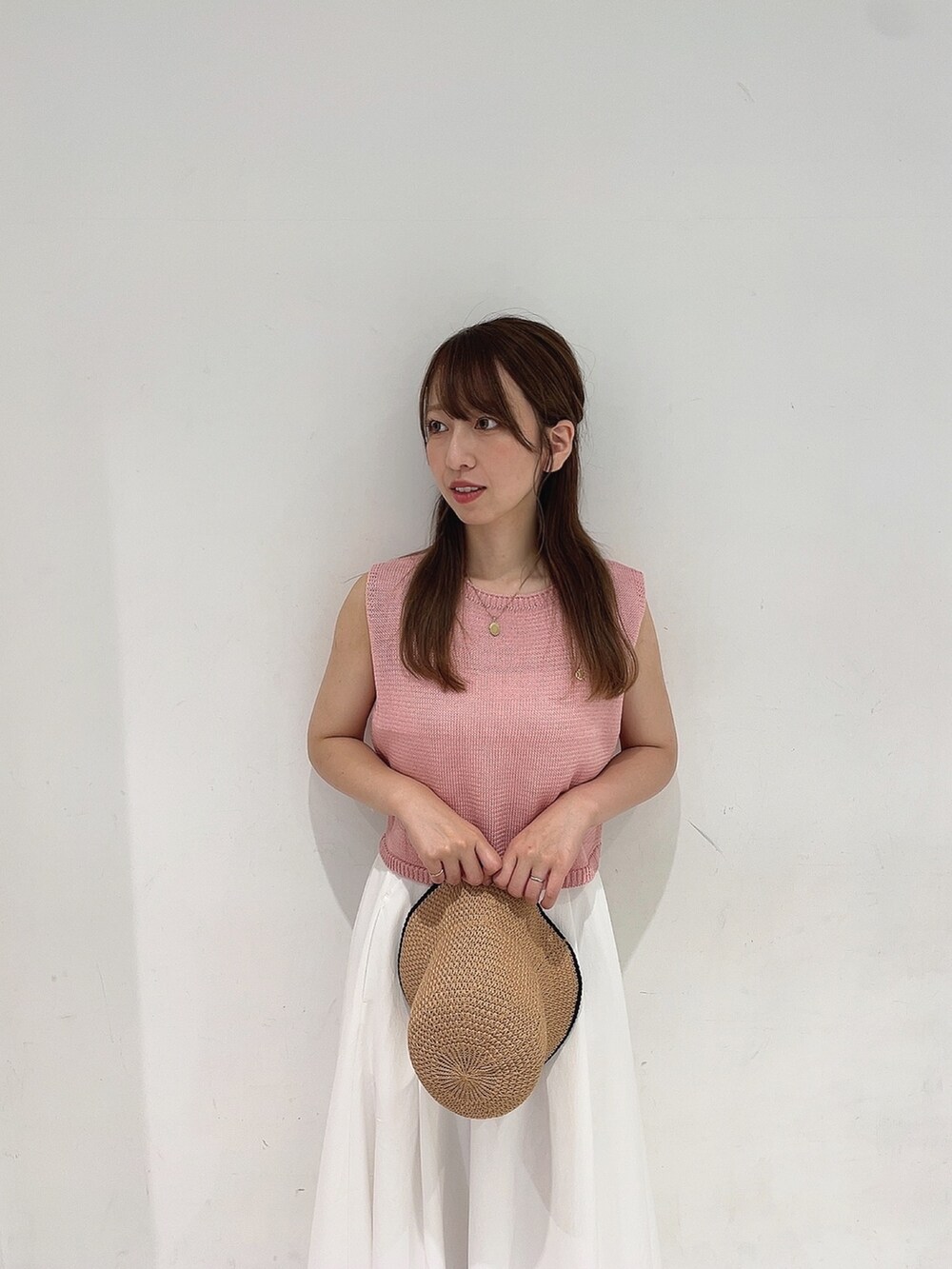 「プチプラ、フェスコーデ、夏コーデ、サンダル、オトナ女子、シンプル、着回しコーデ、大人コーデ、レディースファッション、ラフコーデ、ピンク、スカートコーデ、バルーンスカート」|「SENSE OF PLACE by URBAN RESEARCHのリネンタッチクロップドセーター(ニット/セーター、ピンク系)」を使った、Maiさん(レディース・156cm)の夏コーディネートの6枚目の写真