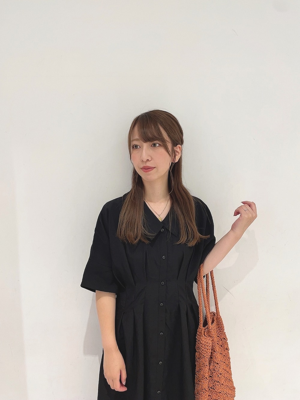 「夏コーデ、サンダル、ワンピース、ラフコーデ、きれいめコーディネート、ママコーデ」｜「SENSE OF PLACE by URBAN RESEARCHのウエストタックシャツワンピース（ワンピース、ブラック系）」を使った、Maiさん（レディース・156cm）の夏コーディネートの8枚目の写真