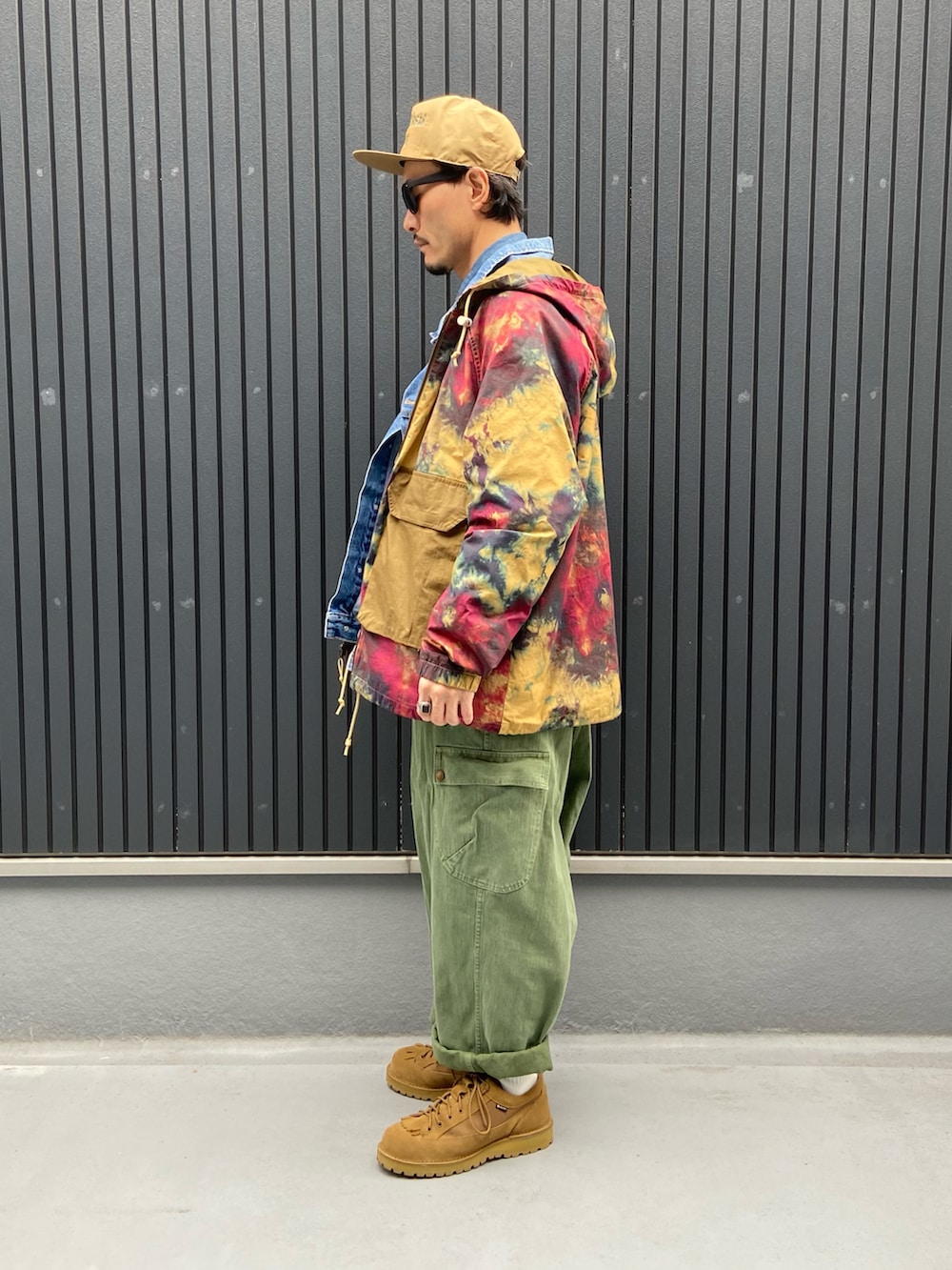 その他のジャケット/アウター、ブルー系のデニムジャケット、ブルー系のシャツ/ブラウスを着用したメンズの冬コーディネートの2枚目の写真