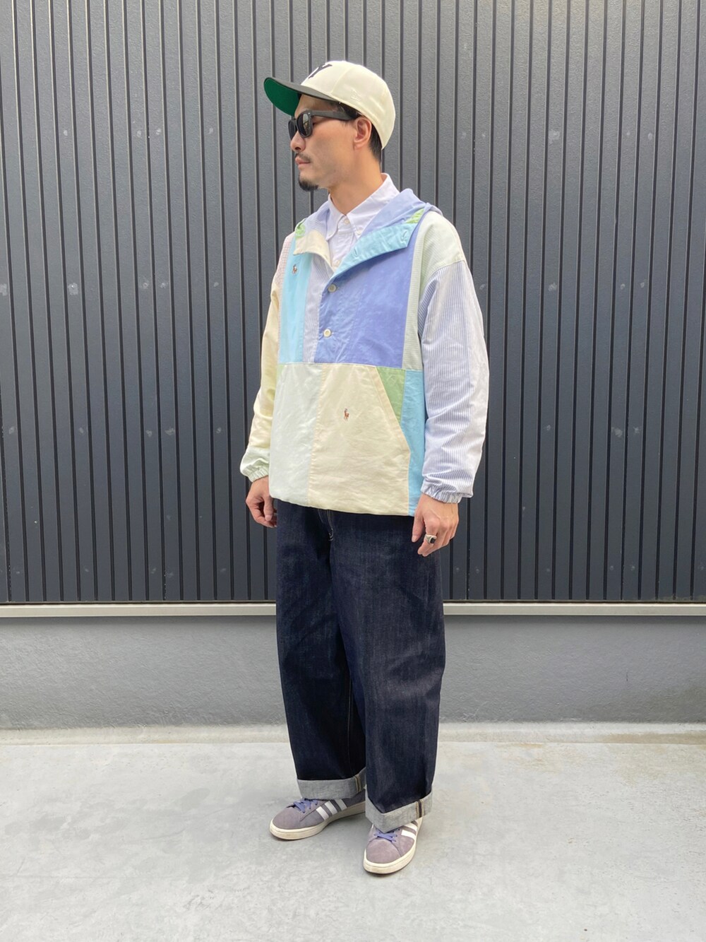 その他のジャケット/アウター、その他のジャケット/アウター、ホワイト系のシャツ/ブラウスを着用したメンズの春コーディネートの4枚目の写真