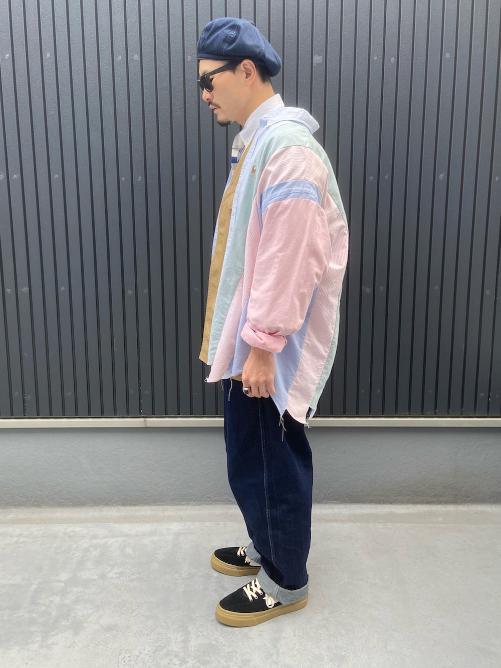 その他のシャツ/ブラウス、ベージュ系のジャケット/アウター、ホワイト系のシャツ/ブラウスを着用したメンズの春コーディネートの2枚目の写真