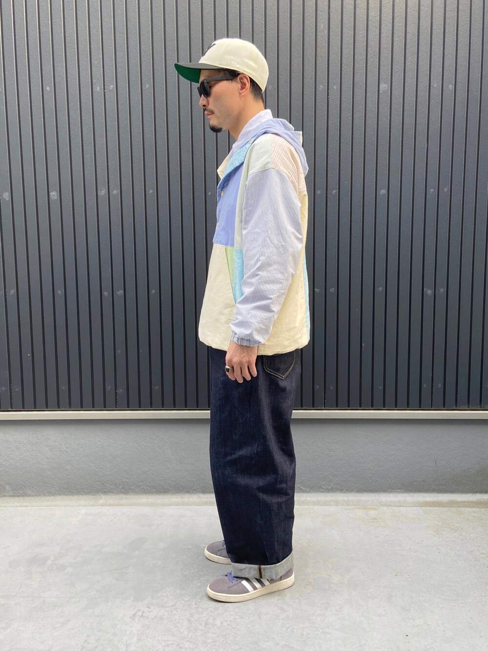 その他のジャケット/アウター、その他のジャケット/アウター、ホワイト系のシャツ/ブラウスを着用したメンズの春コーディネートの2枚目の写真