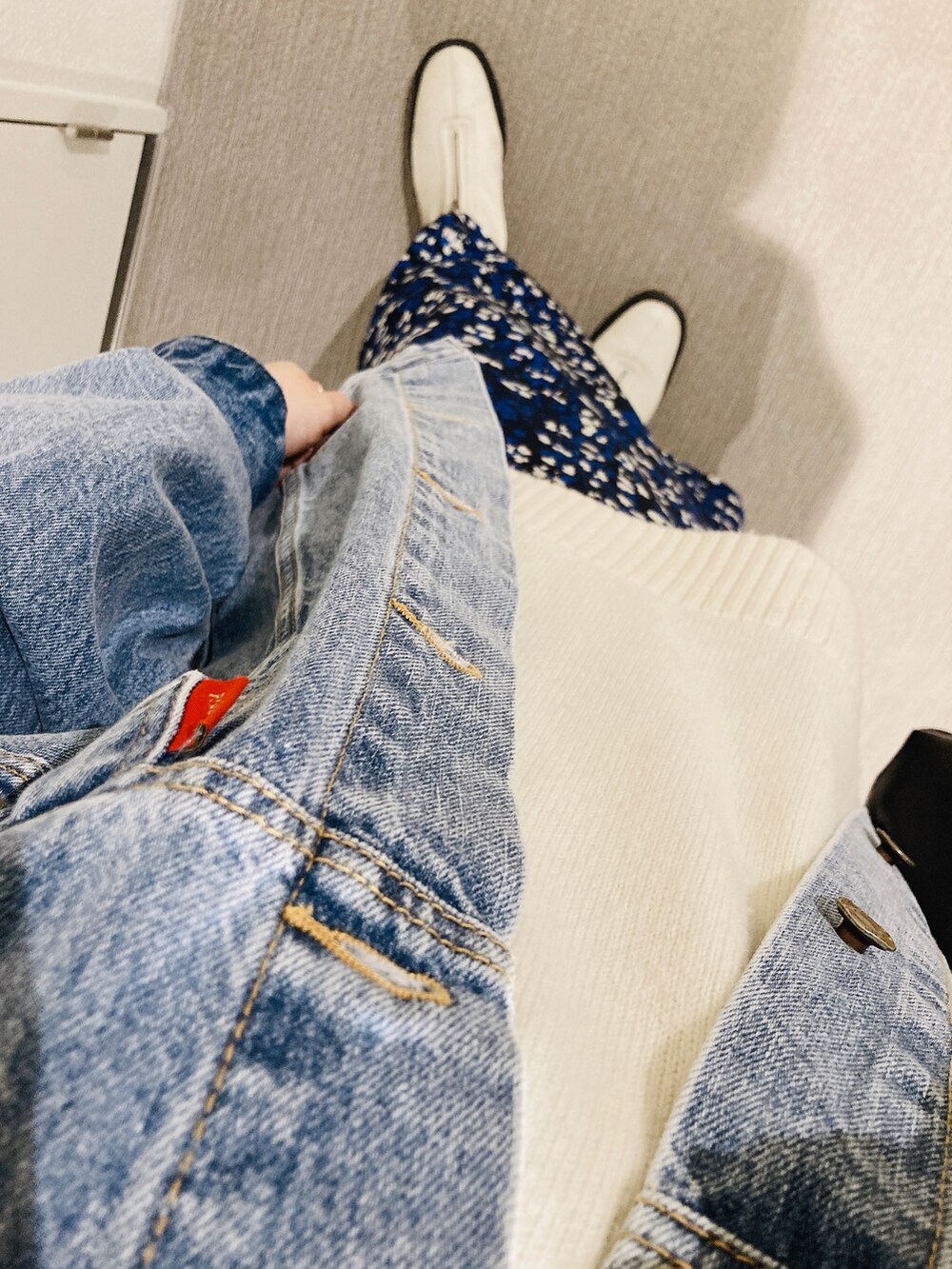 「春服デビュー宣言、春、オトナ女子、Gジャン、Ungrid、おでかけコーデ、大人カジュアル、低身長、はるコーデ、スカート、フラワープリント、ニット、ビッグシルエット、低身長女子、ブルーコーデ」｜「☆のアイテム（ニット/セーター、ホワイト系）」を使った、kaorin☆さん（骨格ストレート・レディース・156cm）の春コーディネートの2枚目の写真