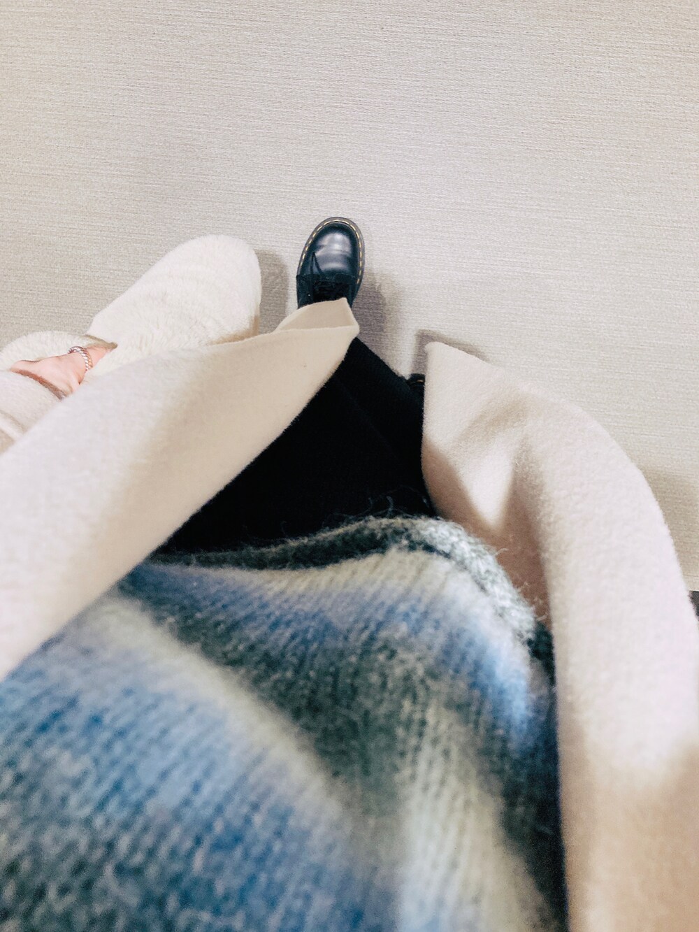 「TODAYFUL、Ungrid、グラデーション、グラデーションニット、タイトスカート、オトナ女子、おでかけコーデ、バレンタイン、アイス、大人カジュアル、カジュアル、ootd、きれいめカジュアル」｜「TODAYFULのウールオーバーコート（チェスターコート、ホワイト系）」を使った、kaorin☆さん（骨格ストレート・レディース・156cm）の春コーディネートの2枚目の写真
