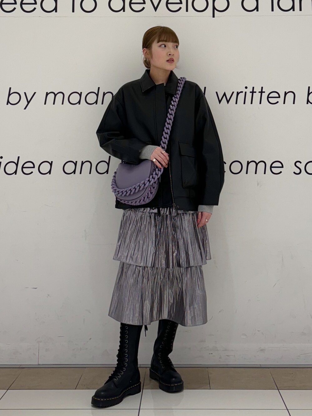 「un+frame、CLEA、今日のコスメと服、ワントーンコーデ、春服コーデ、おでかけコーデ、カジュアルスタイル、シンプルスタイル、春服みてみて、オトナカワイイ、春先取り、大人ガーリー、高身長女子、雨の日コーデ、春のおしゃ見えテクニック」｜「un+frameのmetallic tiered skirt /メタリックティアードカンカンロング丈スカート（スカート、ブラック系）」を使った、Haruka ❤︎さん（骨格ナチュラル・レディース・168cm）の冬コーディネートの3枚目の写真