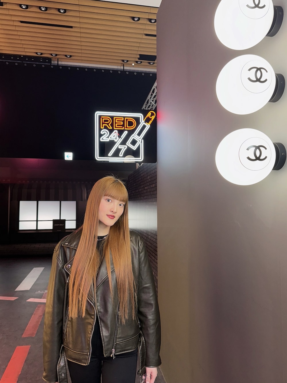 「春のおしゃ見えテクニック、今日のコーデ、パンツスタイル、大人カジュアル、お出かけコーデ、大人かわいい、きれいめカジュアル、休日コーデ、シンプルコーデ、シンプル、高身長女子、ワントーンコーデ、オールブラック、高身長コーデ、ロングブーツ」｜「ZARAのアイテム（ライダースジャケット、ブラウン系）」を使った、Haruka ❤︎さん（骨格ナチュラル・レディース・168cm）の春コーディネートの2枚目の写真