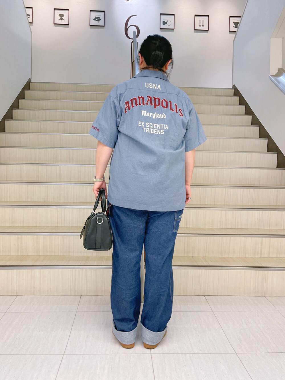 「AVIREX、AVIREXBelle、varsity、デニム、デニムパンツ、ペインターパンツ、レザーバック、麻シャツ、夏コーデ、カジュアルコーデ、アメカジ」｜「AVIREXのVARSITY PAINTER PANTS / バーシティー ペインター パンツ / AVIREX / アヴィレックス（デニムパンツ、ブルー系）」を使った、misiaさん（レディース・165cm）の夏コーディネートの2枚目の写真