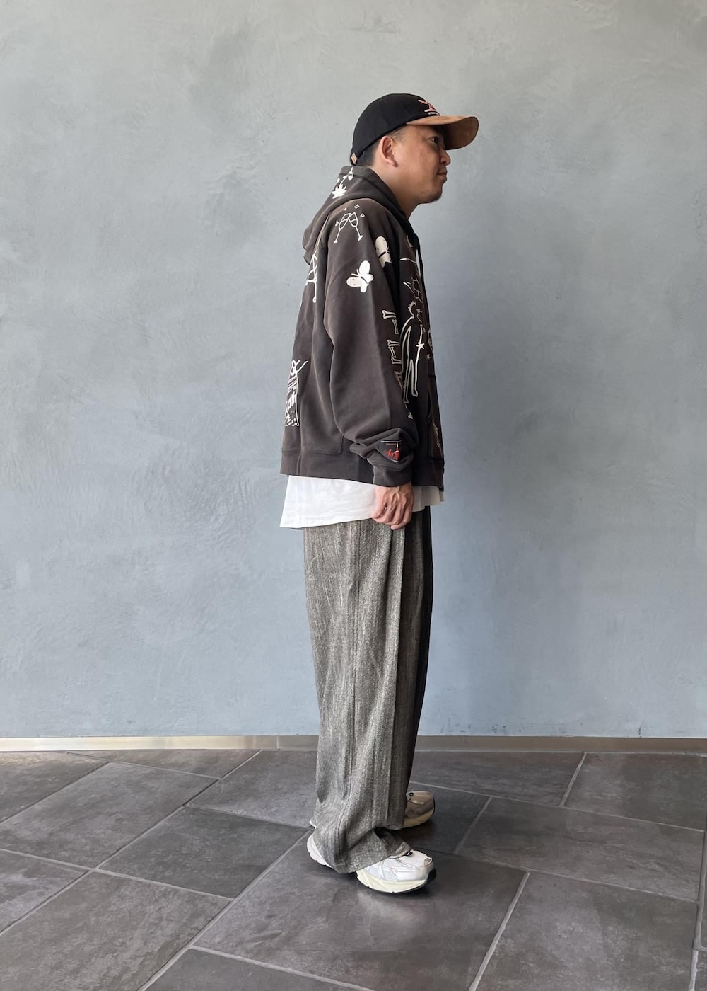三浦準矢さんの「【NIKE/ナイキ】V2K ラン（NIKE）」を使ったコーディネートの3枚目の写真