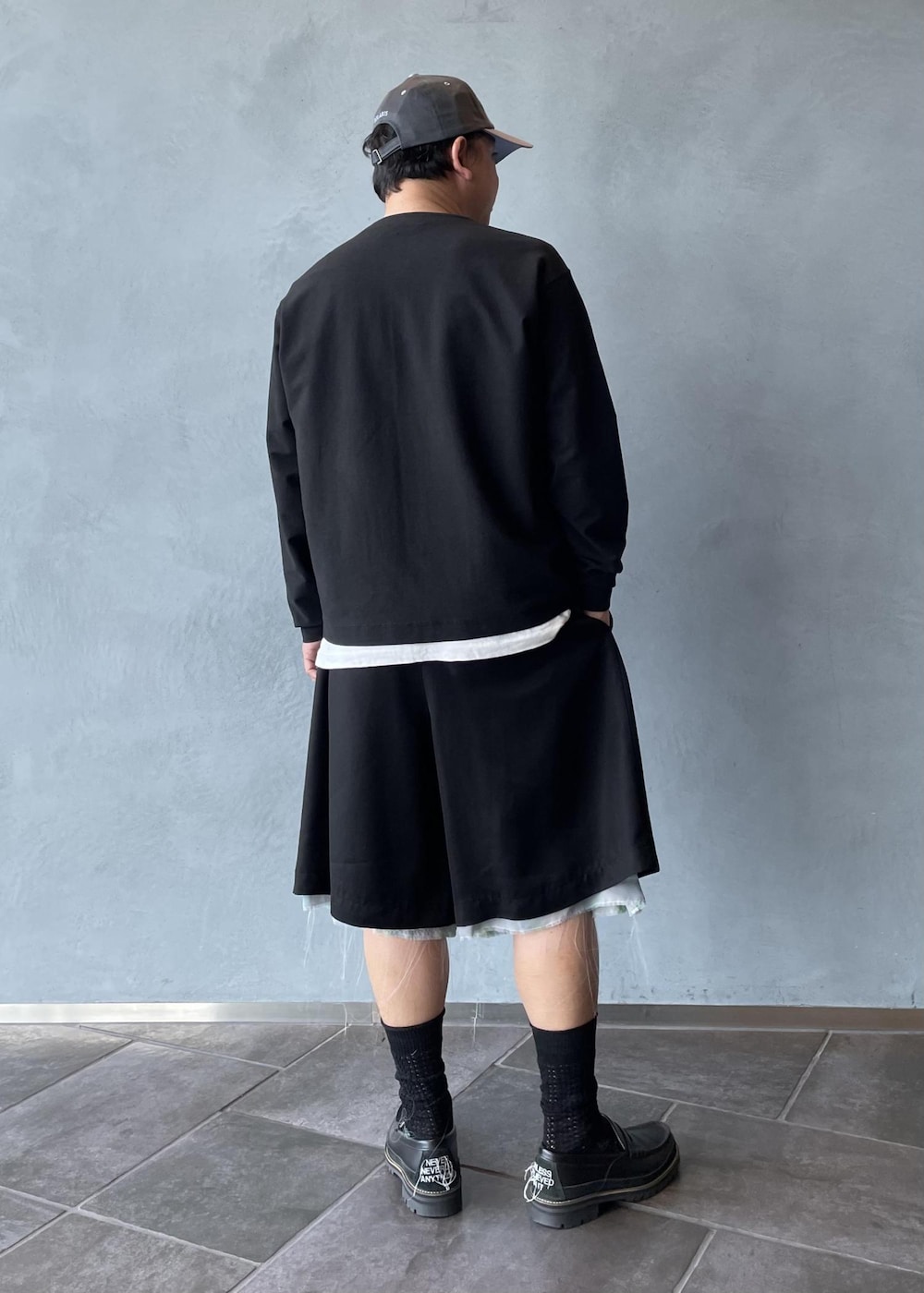 三浦準矢さんの「接触冷感【MINUS】クルーネック カーディガン（ADAM ET ROPE'）」を使ったコーディネートの3枚目の写真