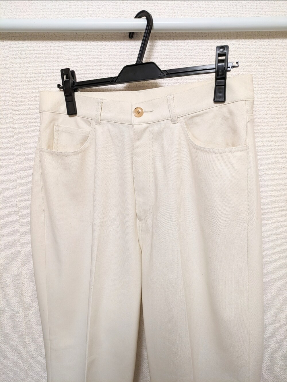 「きれいめカジュアル、休日スタイル、おしゃれさんと繋がりたい、ootd、休日コーデ、オトナカジュアル、冬コーデ、カジュアル、レイヤードスタイル、いいね、save、フォローお願いします🤑、韓国ファッション、カジュアルコーデ、ワイドパンツ、スニーカー、秋冬コーデ」｜「Calのアイテム（シャツ/ブラウス、ブラウン系）」を使った、Astroさん（メンズ・168cm）の秋コーディネートの4枚目の写真