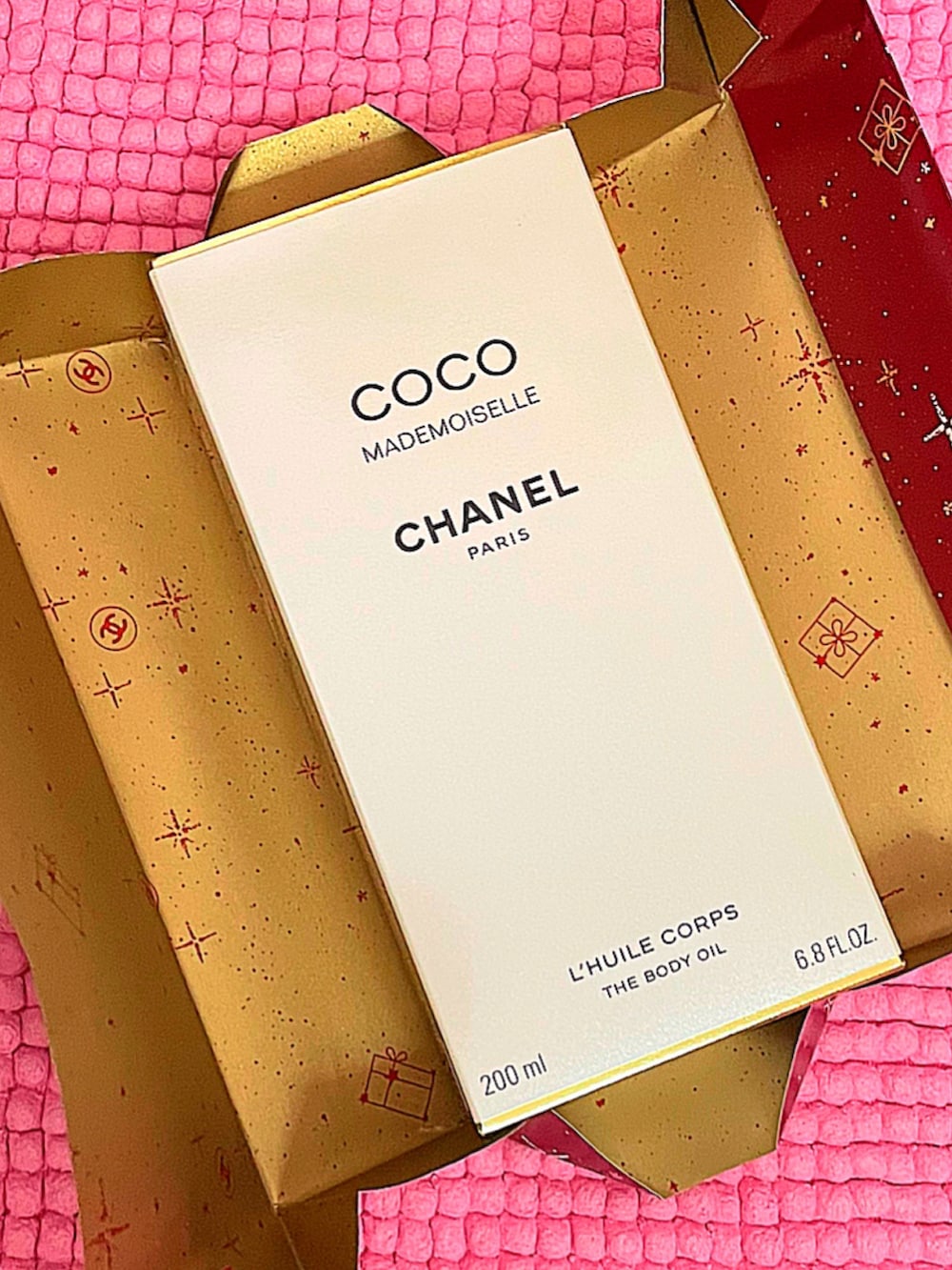 ブラック系のボディケア/ボディクリームを着用したメンズの冬コーディネートの2枚目の写真