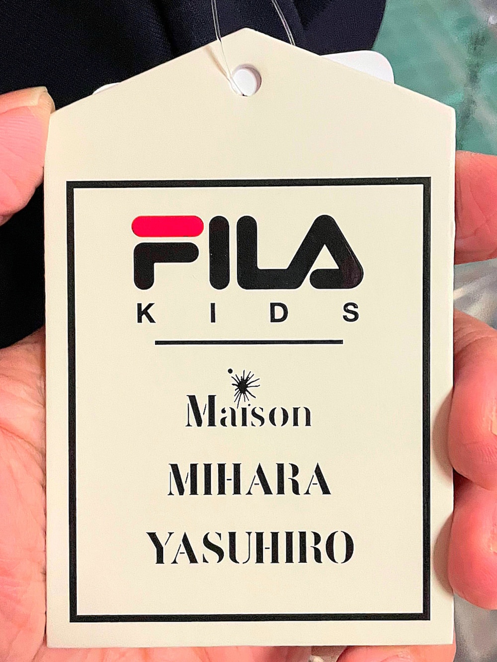 「FILA、Maison MIHARA YASUHIRO」｜「FILAのアイテム（メッセンジャーバッグ、ブラック系）」を使った、🇯🇵 瑛士 🇸🇬さん（メンズ・170cm）の秋コーディネートの4枚目の写真