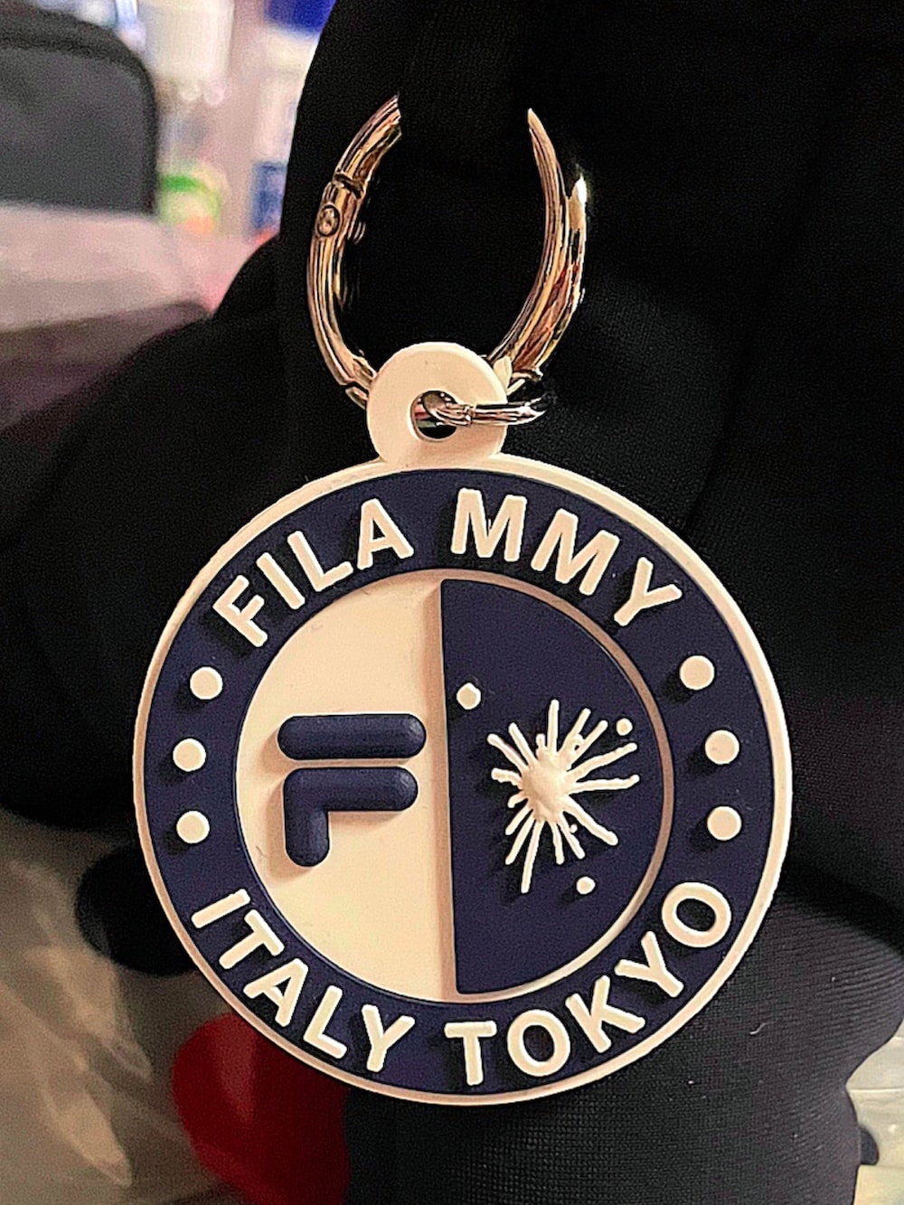 「FILA、Maison MIHARA YASUHIRO」｜「FILAのアイテム（メッセンジャーバッグ、ブラック系）」を使った、🇯🇵 瑛士 🇸🇬さん（メンズ・170cm）の秋コーディネートの3枚目の写真