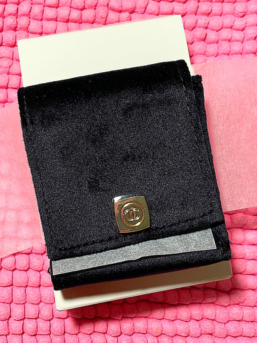「chanel」｜「CHANELのアイテム（その他小物、ブラック系）」を使った、🇯🇵 瑛士 🇸🇬さん（メンズ・170cm）の冬コーディネートの2枚目の写真