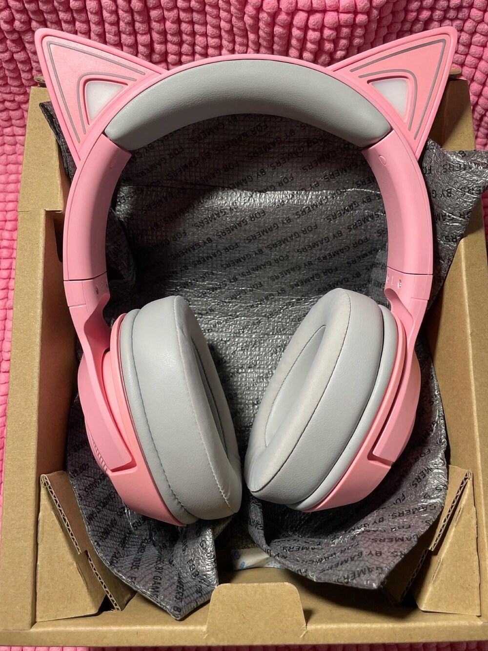 「headphones、pink、razer、catears」｜「razer kraken btのアイテム（ヘッドフォン/イヤホン、ピンク系）」を使った、🇯🇵 瑛士 🇸🇬さん（メンズ・170cm）の秋コーディネートの4枚目の写真