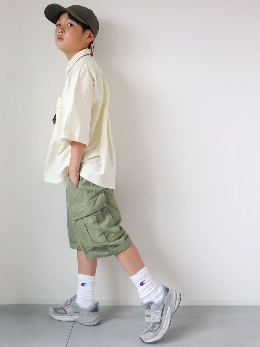「カジュアル、淡色コーデ、カーゴパンツ、ストリート、サングラス、シャツスタイル、キャップ、夏コーデ、ビッグシルエット、ハーフパンツ、スニーカー、休日スタイル、7歳、おとこのこ、めがね」|「THE NORTH FACEの<THE NORTH FACE>アクティブライト キャップ(キャップ、グリーン系)」を使った、KISA / SANAさん(キッズ・130cm)の夏コーディネートの4枚目の写真