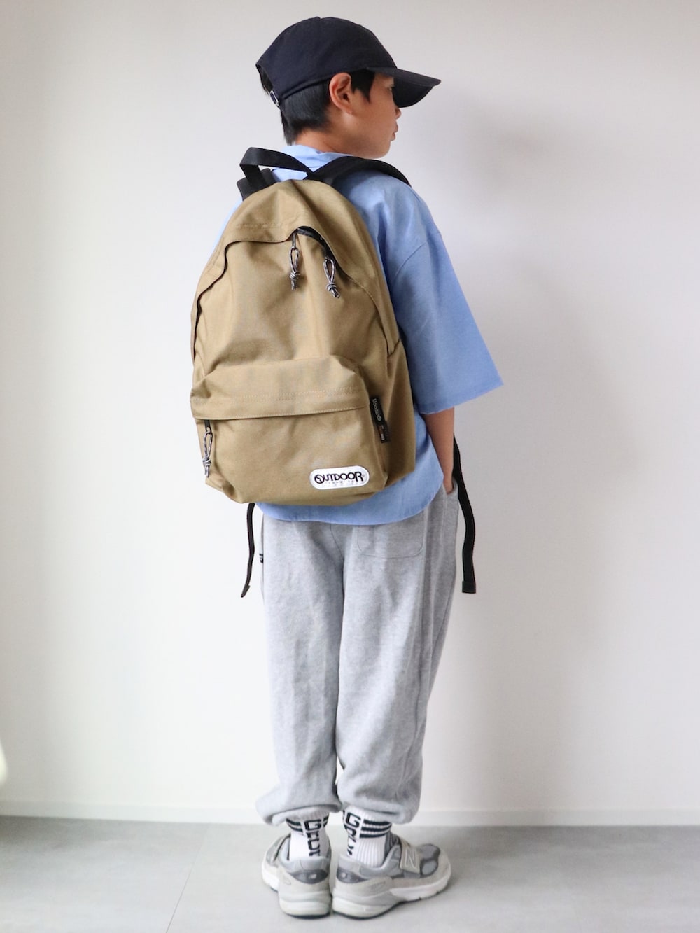 「アツいコーデ全部見せ、カラー×コーデ、夏セールで買いました、ストリート、シャツスタイル、淡色コーデ、キャップ、秋服準備はじめました、スウェットパンツ、お出かけコーデ、休日スタイル」|「NEW ERAのWEGO/【WEB限定】NEW ERA 9TWENTY(キャップ、ブルー系)」を使った、KISA / SANAさん(キッズ・132cm)の夏コーディネートの4枚目の写真