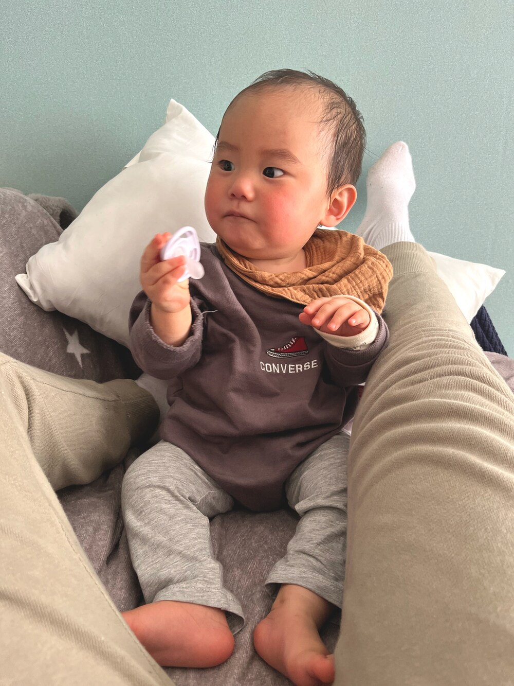 「赤ちゃん、ベビーコーデ、バースデイ、西松屋、H&M、おとこのこ」｜「Birthdayのアイテム（ロンパース、グレー系）」を使った、NAU.Oさん（レディース・153cm）の春コーディネートの2枚目の写真