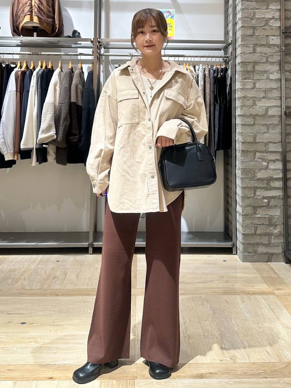 レディースの秋コーディネートの2枚目の写真