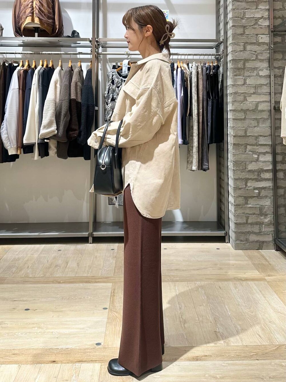 レディースの秋コーディネートの3枚目の写真