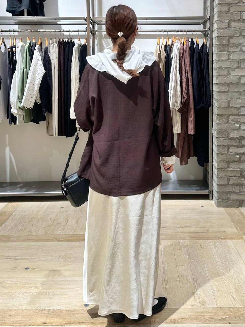 レディースの春コーディネートの3枚目の写真