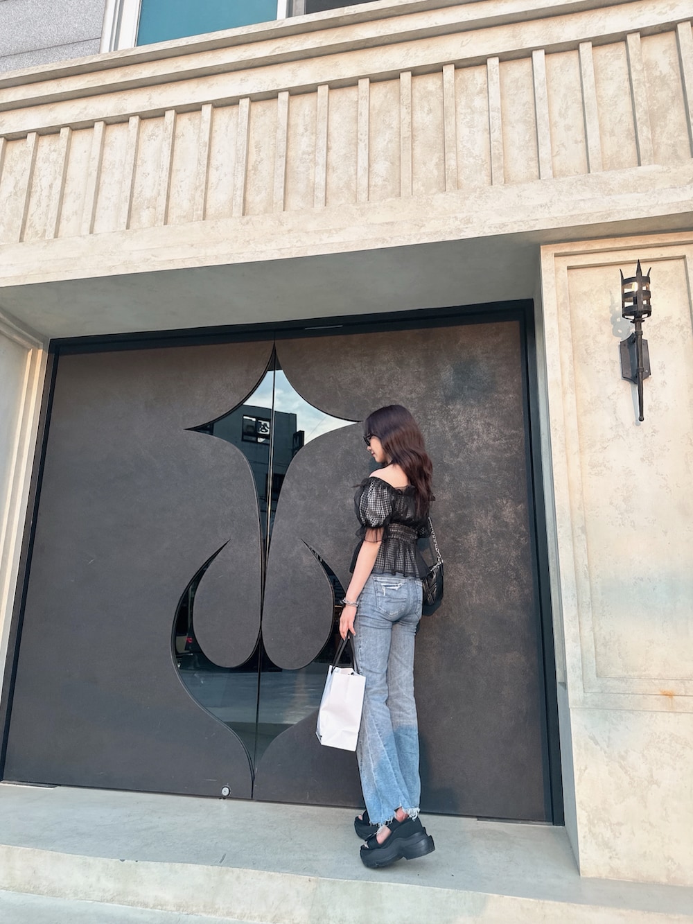 その他のシャツ/ブラウスを着用したレディースの秋コーディネートの3枚目の写真