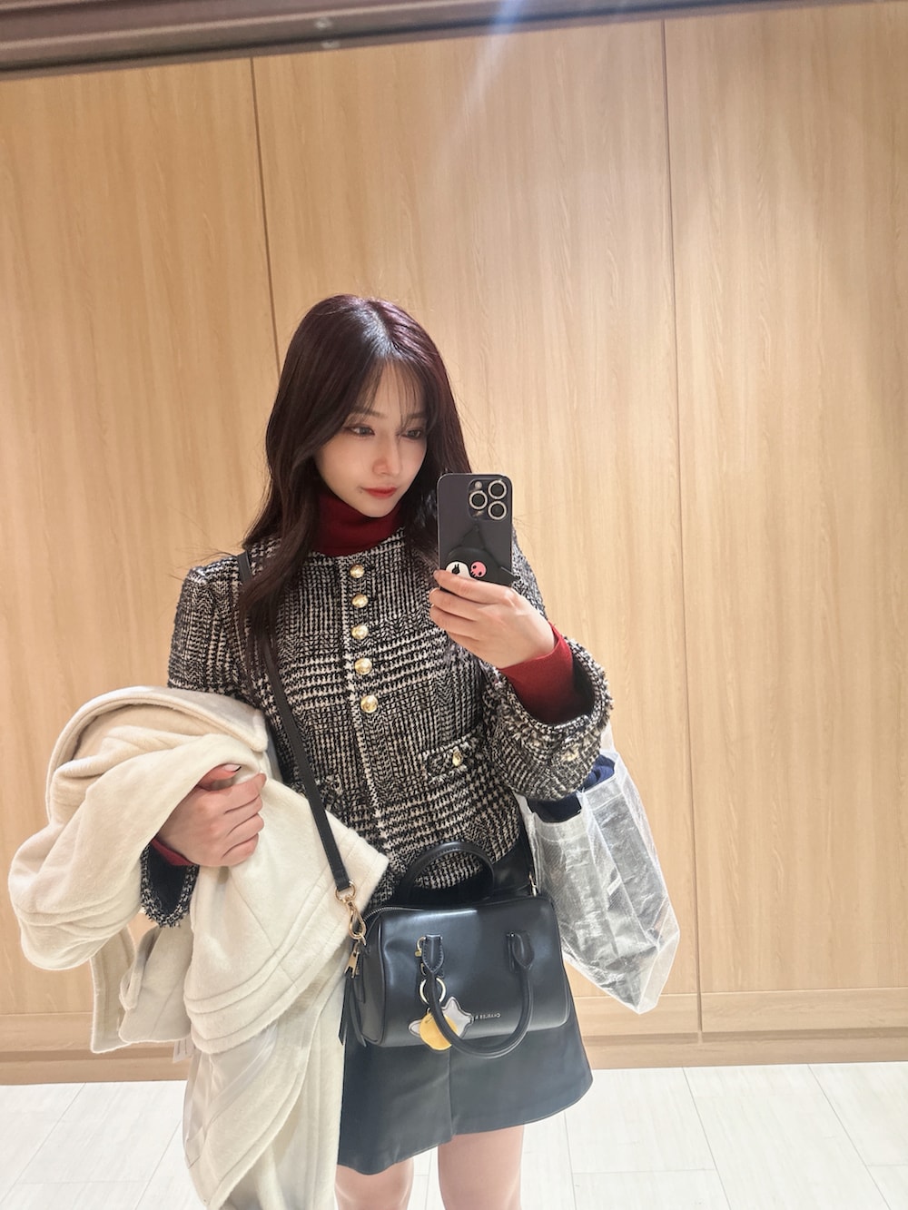 その他のノーカラージャケットを着用したレディースの春コーディネートの3枚目の写真