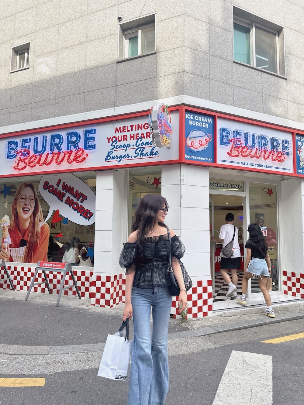 その他のシャツ/ブラウスを着用したレディースの秋コーディネートの2枚目の写真